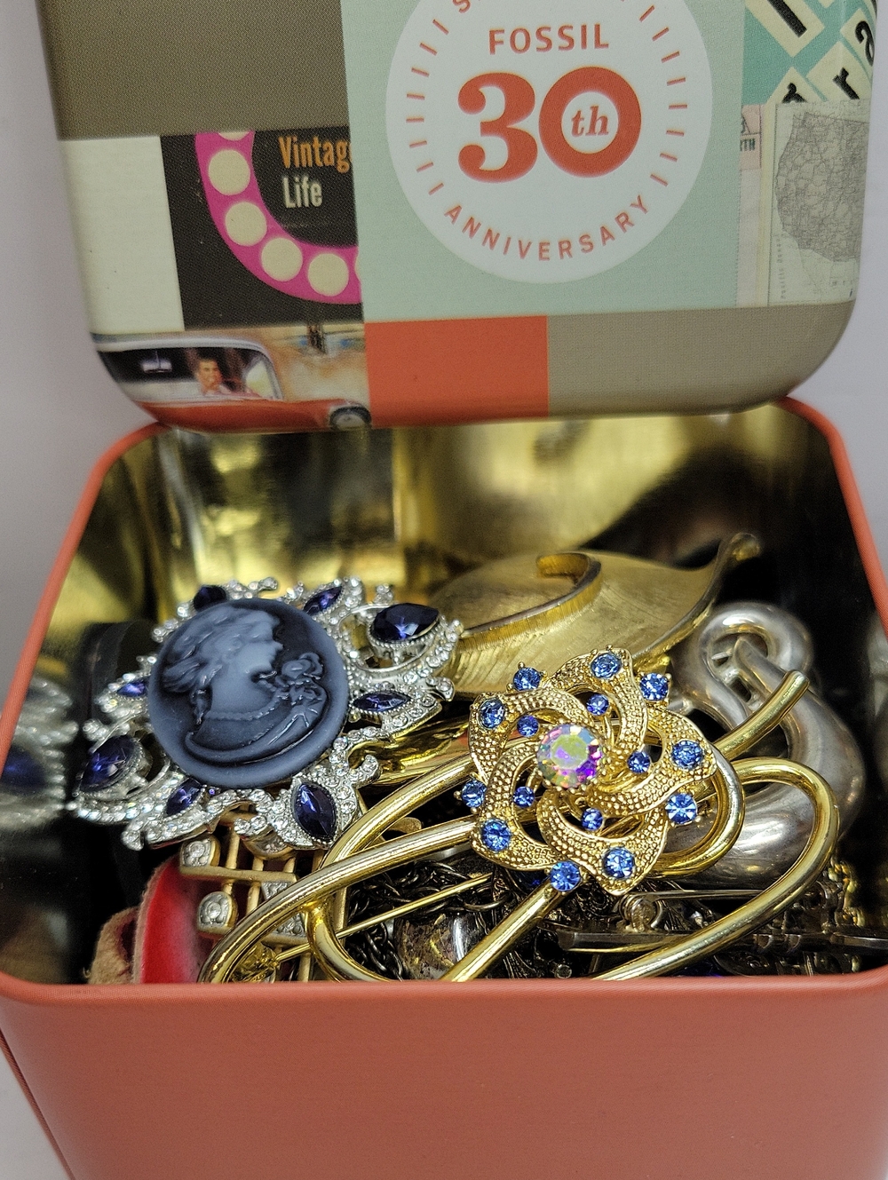 Fossil Tin Filled With Brooches - Picture 2 of 3